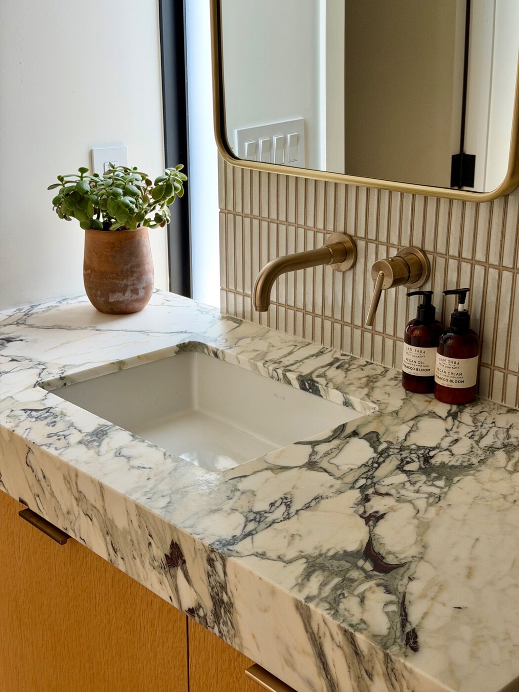Marble studio sink and design details